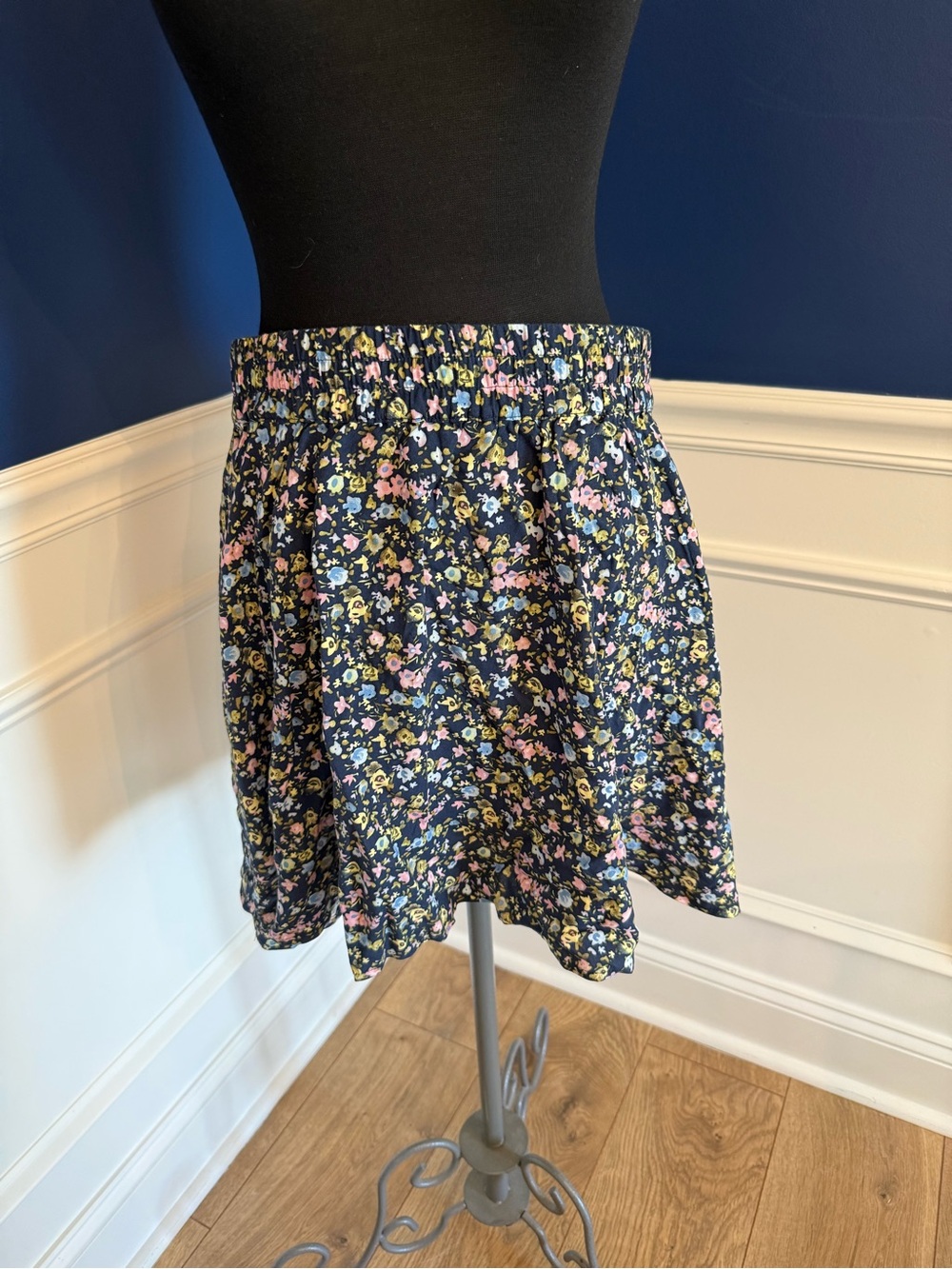 Vero Moda Navy Floral Elastic-Waist Midi Skirt with Pink & Yellow Blooms